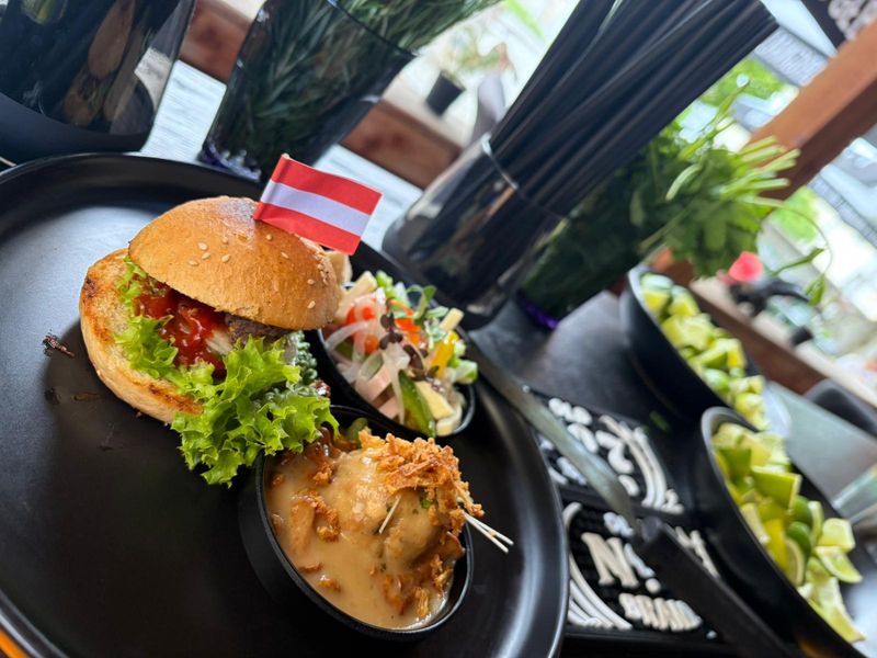 Smoked Burger mit Pommes